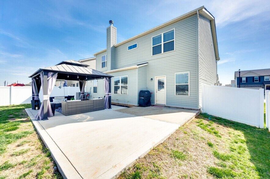 Building Photo - 2784 Nottingham Dr