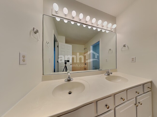 Building Photo - 9406 Hoyle Beals Dr