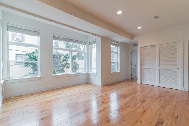 Building Photo - 916 N 19th St