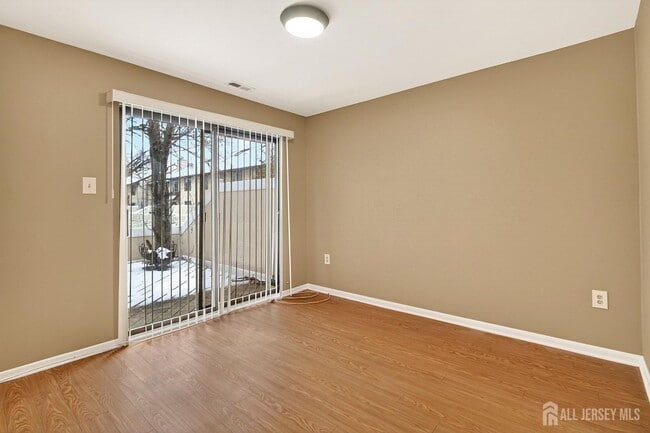 Building Photo - 70 Hampshire Dr