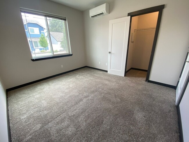 Building Photo - BONUS RENT SPECIAL! Exceptional 3 Bed, 2 B...