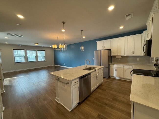 Building Photo - Move In Ready Townhome in Marshview Commons