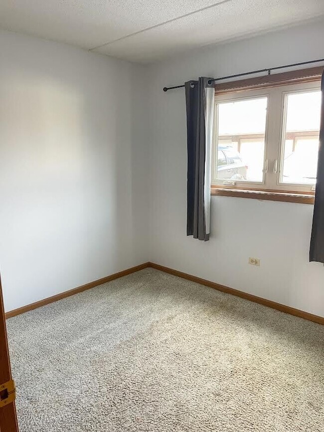 Building Photo - 16736 Paxton Ave