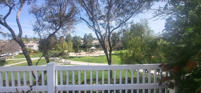 Building Photo - Really Cute 3 BR/ 2.5 BA Home in Beautiful Paseo Del Sol