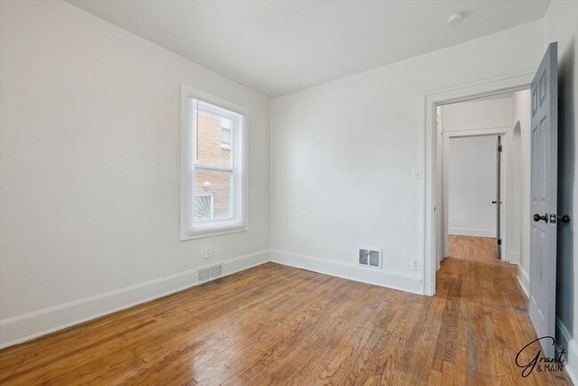 Building Photo - 3 bedroom $1450