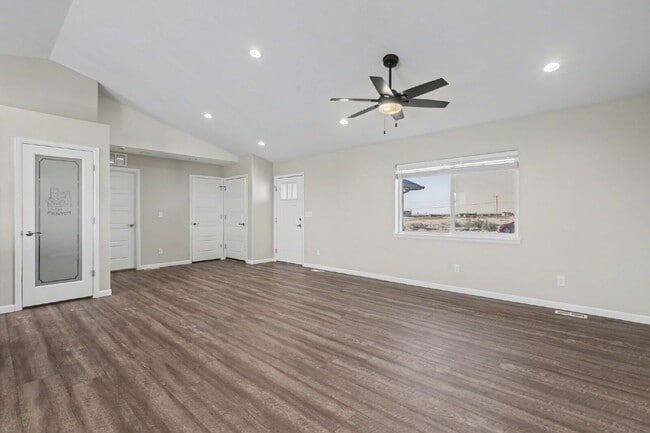 Building Photo - 1905 Tioga Ln