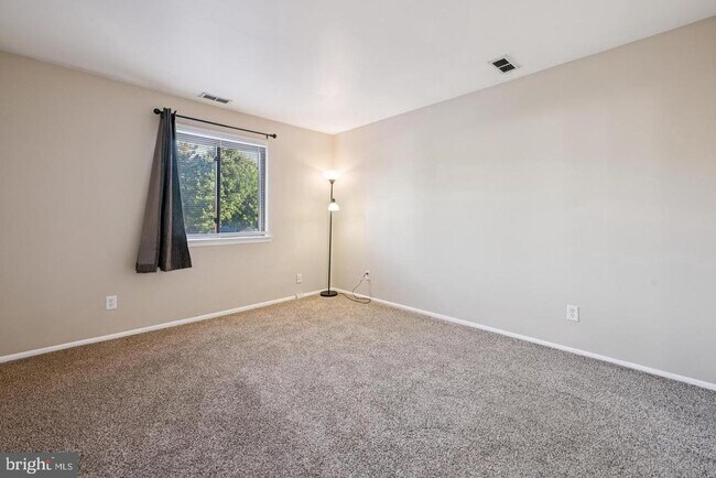 Building Photo - 706 Woodhollow Dr