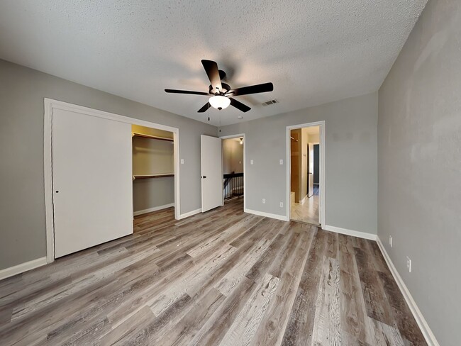 Building Photo - ***$500 off First Full Months rent with mo...