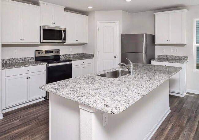 Building Photo - 4BR home in Great location!