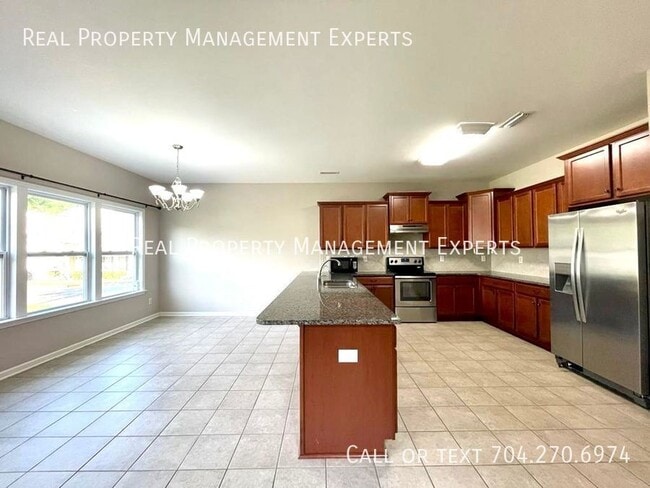 Building Photo - 2309 Marthas Ridge Dr