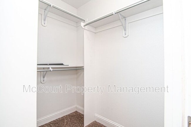 Building Photo - 805 Candlestick Dr