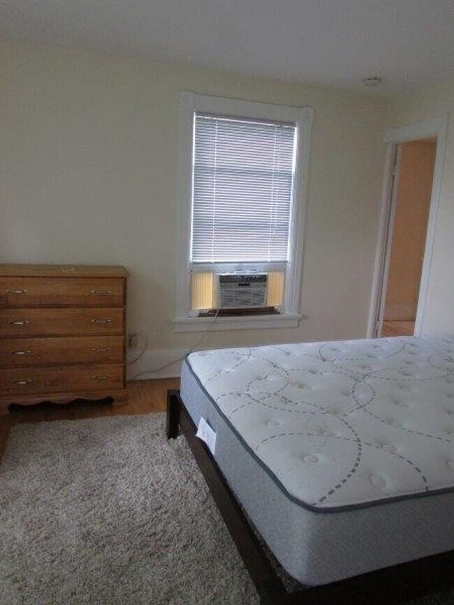 Building Photo - 1628 Winnebago St