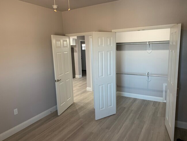 Building Photo - 2644 E 14th St