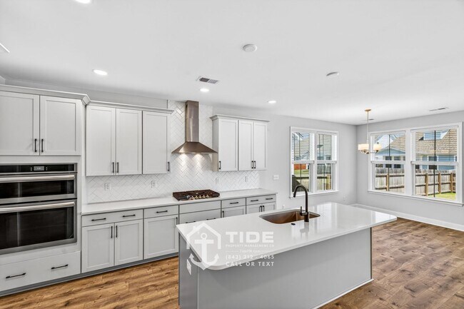 Building Photo - Comfort & Convenience in a Prime Location