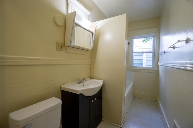 Building Photo - 725 Euclid Ave