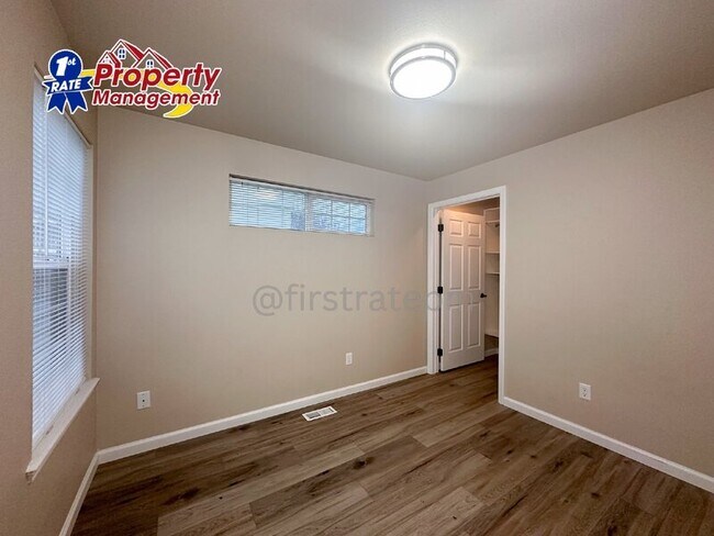 Building Photo - 10042 W Garverdale Ln