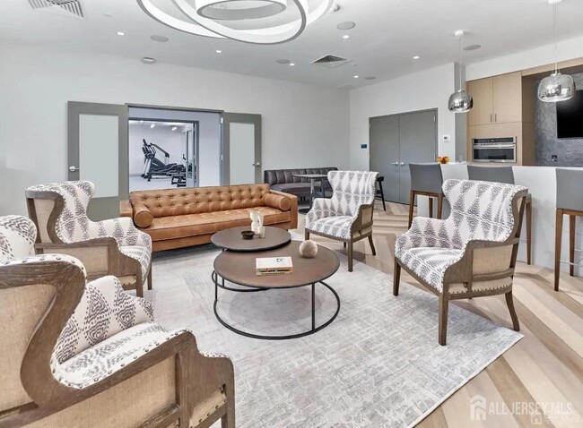 Building Photo - 735 Station Rd