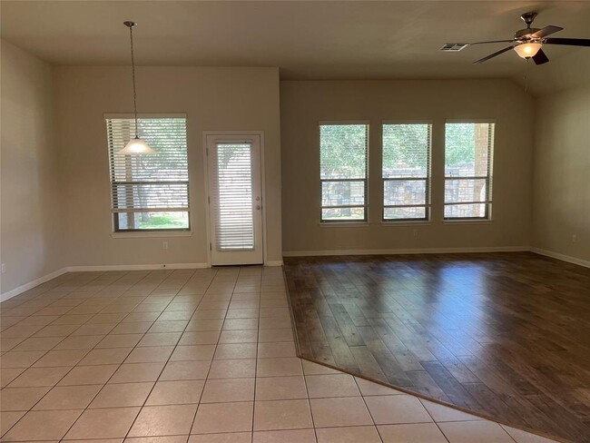 Building Photo - 2644 Hilltop Divide Ln