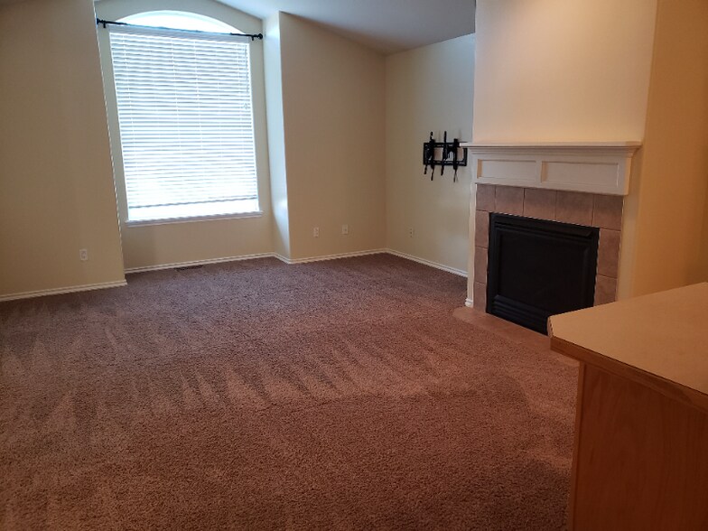 Building Photo - 710 S 88th Ave