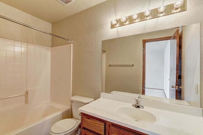 Building Photo - White Oak Canyon Road 10616/10618