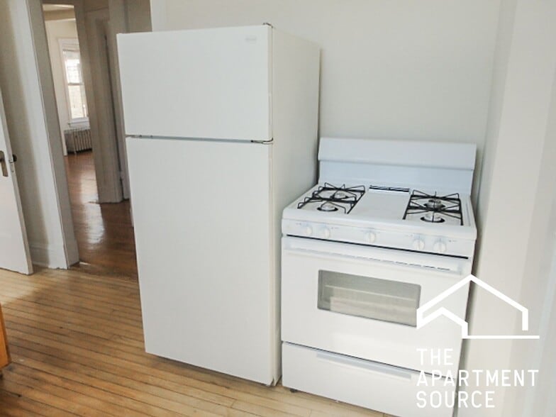 Building Photo - 5047 N Damen Ave