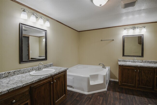 Building Photo - 132 Birchwood Dr