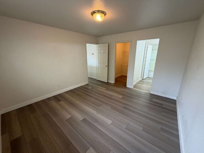 Building Photo - 3 Bedroom 2.5 Bathroom Home in Northwest Reno!