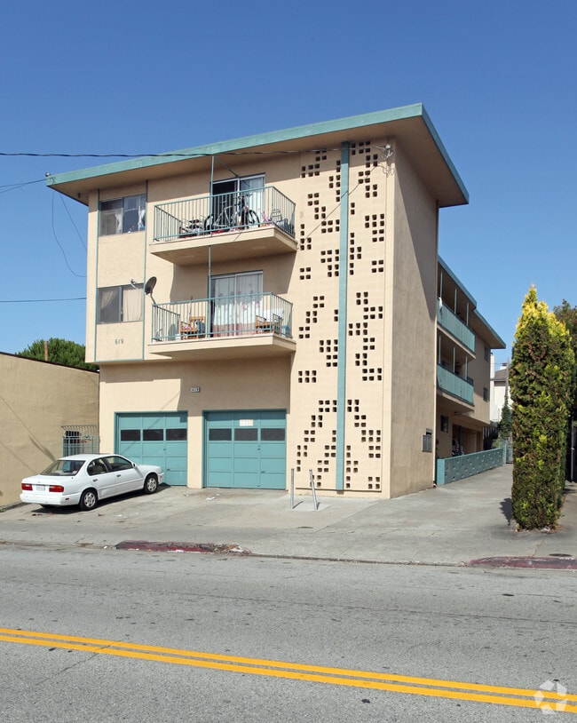 Primary Photo - 619 Linden Ave