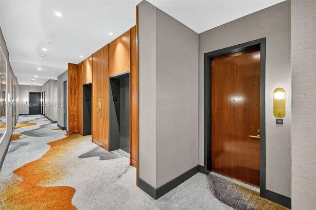 Building Photo - 2655 S Bayshore Dr