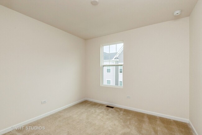 Building Photo - 155 Yorktown Ct