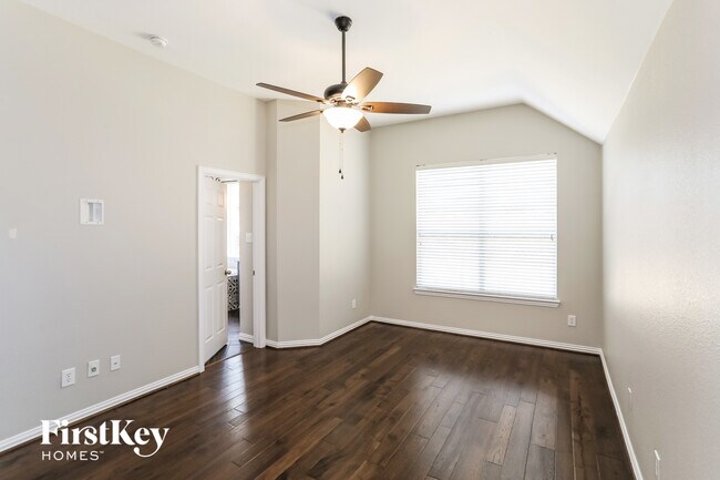 Building Photo - 324 Highland Fairway Ln