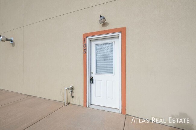 Building Photo - 103 W Union Ave