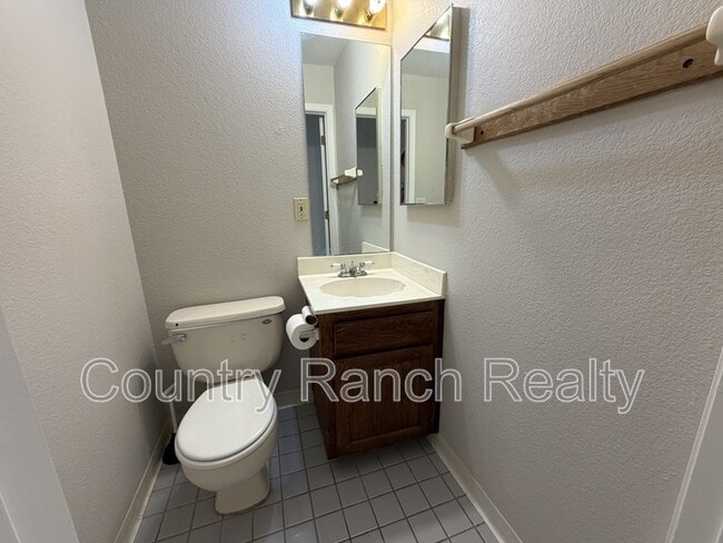 Building Photo - 2899 Country Club Dr