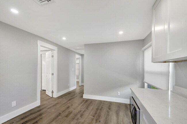 Building Photo - 1727 Holman Dr