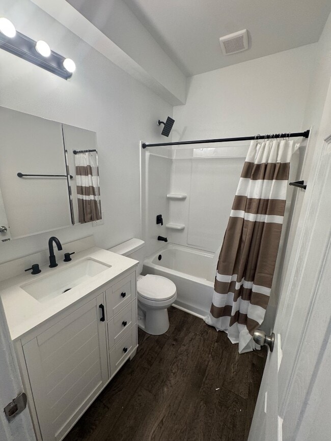 Building Photo - 1420 Okema St