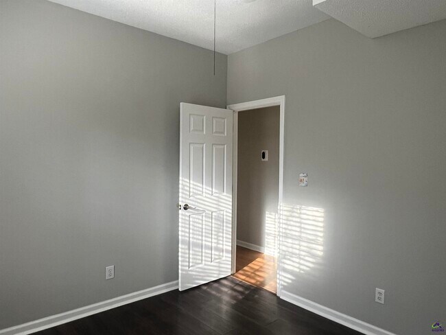 Building Photo - 253 Chadwick Cir