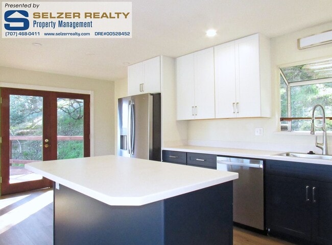 Building Photo - Recently renovated & roomy 3+ bedroom home...