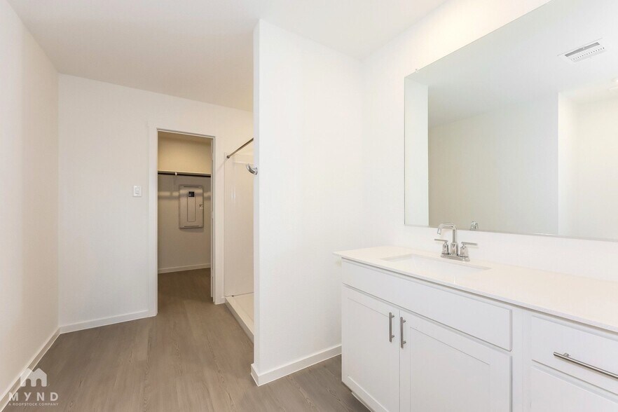 Building Photo - 2757 Ctr Crk Ln