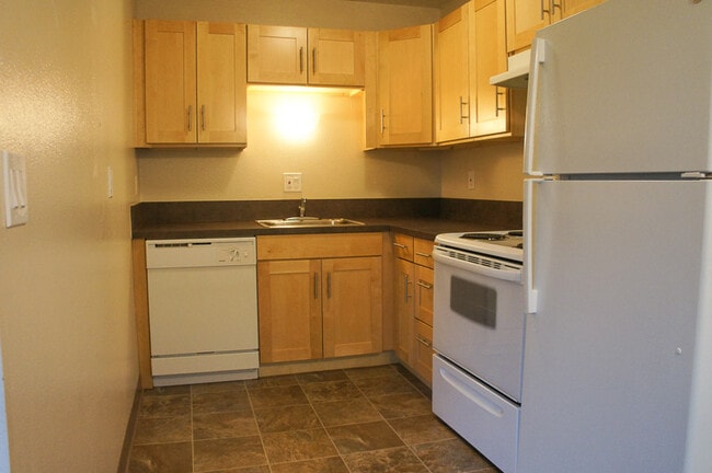 Building Photo - Top Floor 1 Bed in Buckman Neighborhood!