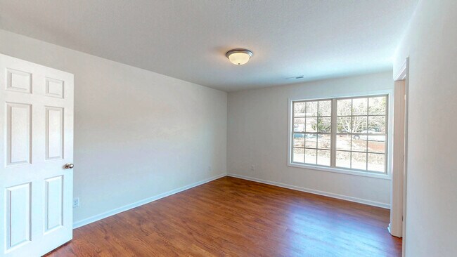 Building Photo - 430 Tittsworth Springs Rd