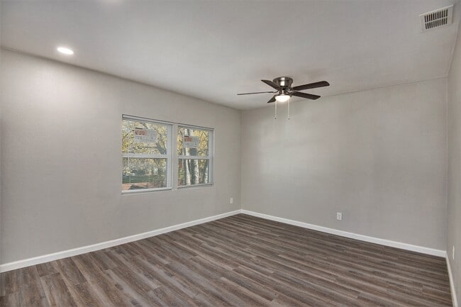 Building Photo - 408 Dawson Cir