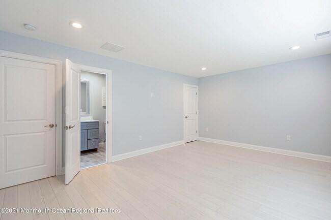 Building Photo - 16 Cypress Ave