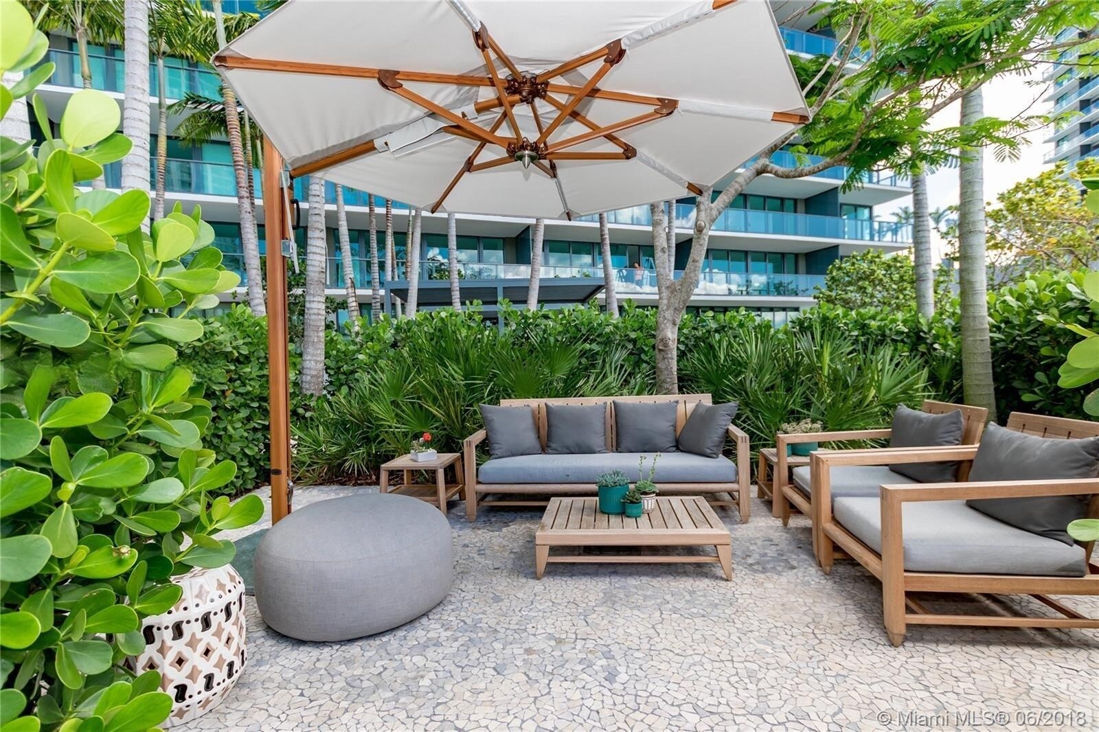 Building Photo - 650 NE 32nd St