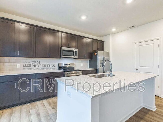 Building Photo - 3449 Briarwick Dr