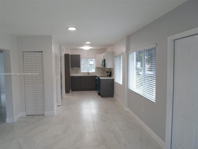 Building Photo - 354 NW 59th Terrace
