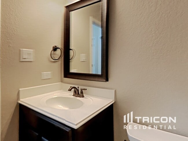 Building Photo - 1335 Crane Ct