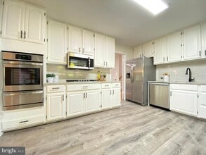 Building Photo - 11509 Parkedge Dr