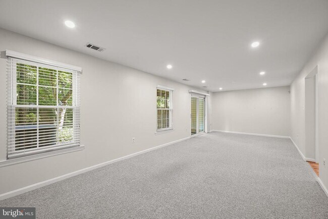 Building Photo - 25 Tivoli Lake Ct