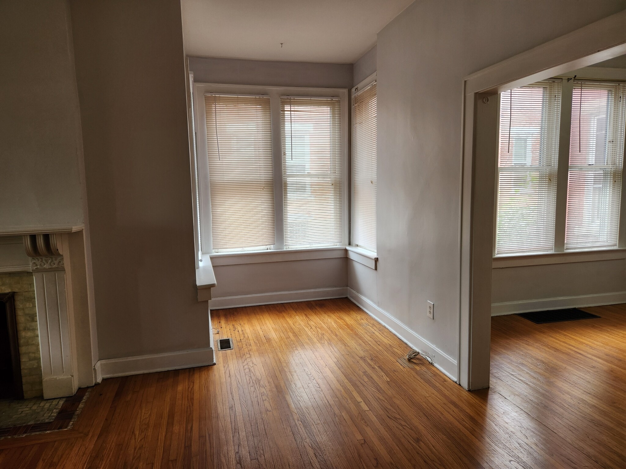 Building Photo - 135 W Hubbard Ave