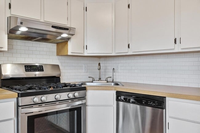 Building Photo - 9 Kennedy Dr